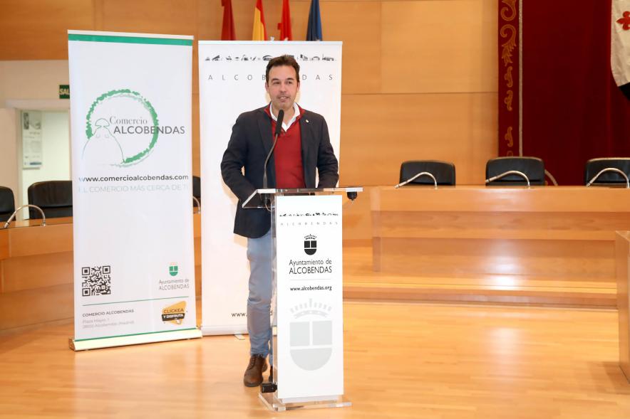 Entrega de Premios de Escaparates 2023 - Imagen de un momento del discurso del concejal Roberto Fraile.