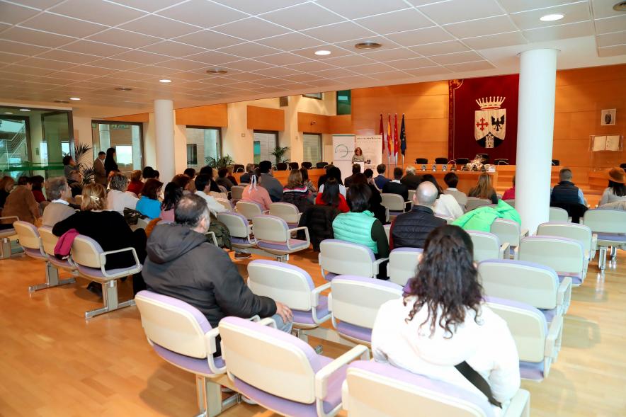 Entrega de Premios de Escaparates 2023 -  Imagen de un plano general del Salón de Plenos donde tiene lugar la entrega de premios.