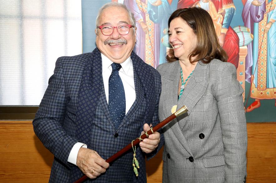 Elección del Prioste Mayor Fiestas Virgen de la Paz 2023 - Posado del nuevo Prioste Mayor  con la Presidenta de la Hermandad.