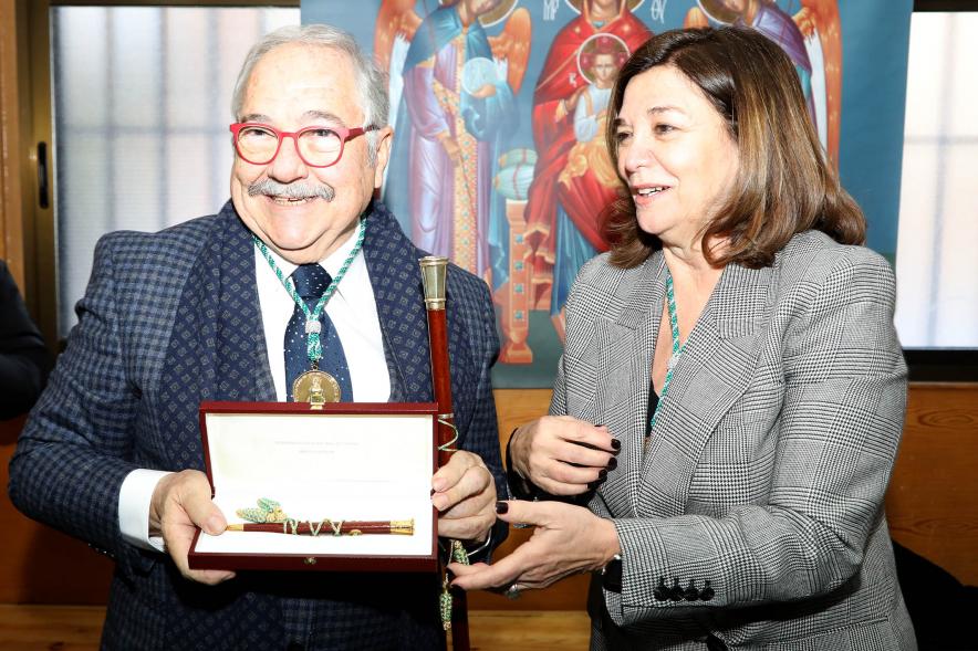 Elección del Prioste Mayor Fiestas Virgen de la Paz 2023 -  Posado del nuevo Prioste Mayor junto a la Presidenta de la Hermandad Isabel Páramo Aguado.