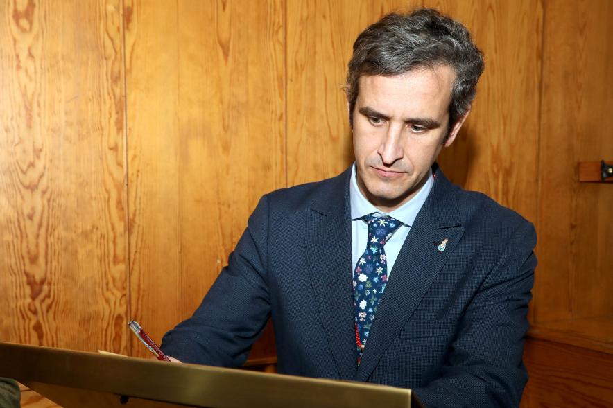 Elección del Prioste Mayor Fiestas Virgen de la Paz 2023 - Primer plano del alcalde Aitor Retolaza.