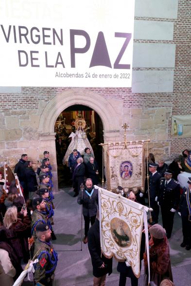 Procesión Virgen de la Paz 2023 - Imagen del momento de la salida de la Virgen de la Paz de la ermita del Soto.