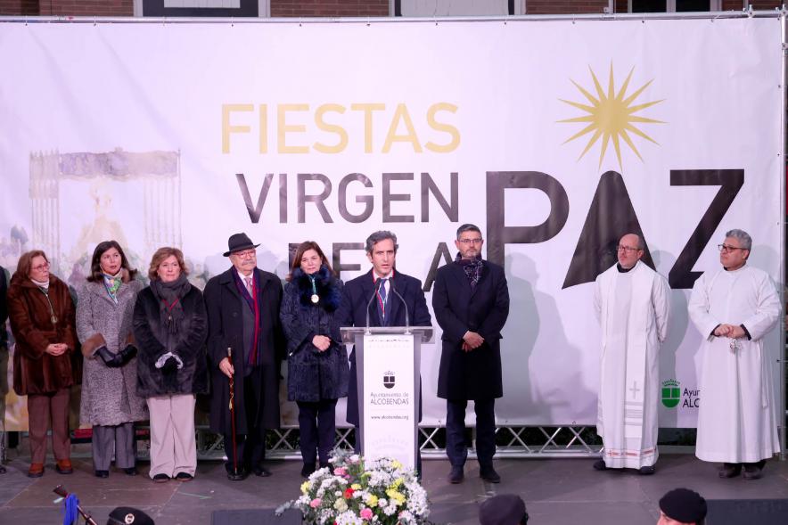 Procesión Virgen de la Paz 2023 - Imagen de un momento del discurso del alcalde Aitor Retolaza.
