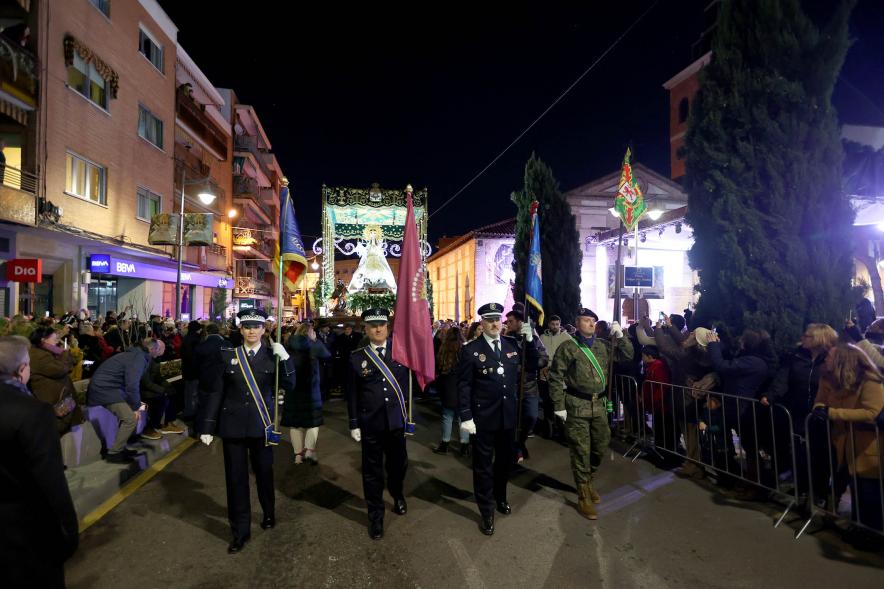 Procesión Virgen de la Paz 2023 - Imagen de un momento de la procesión, las autoridades militares que preceden el paso de la Virgen.