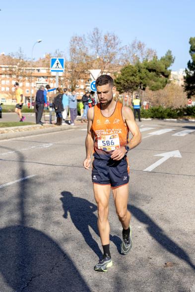San Silvestre 2022 - Imagen de un corredor calentando para la carrera.