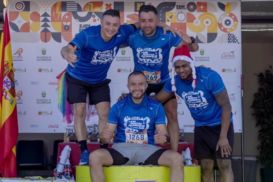 San Silvestre 2022 - Imagen de corredores después de haber terminado la carrera.