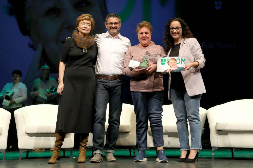 Acto de Jubilación Trabajadores de Seromal 2023 - Posado del vicealcalde Sánchez Acera y dos  concejalas  con una  homenajeada.