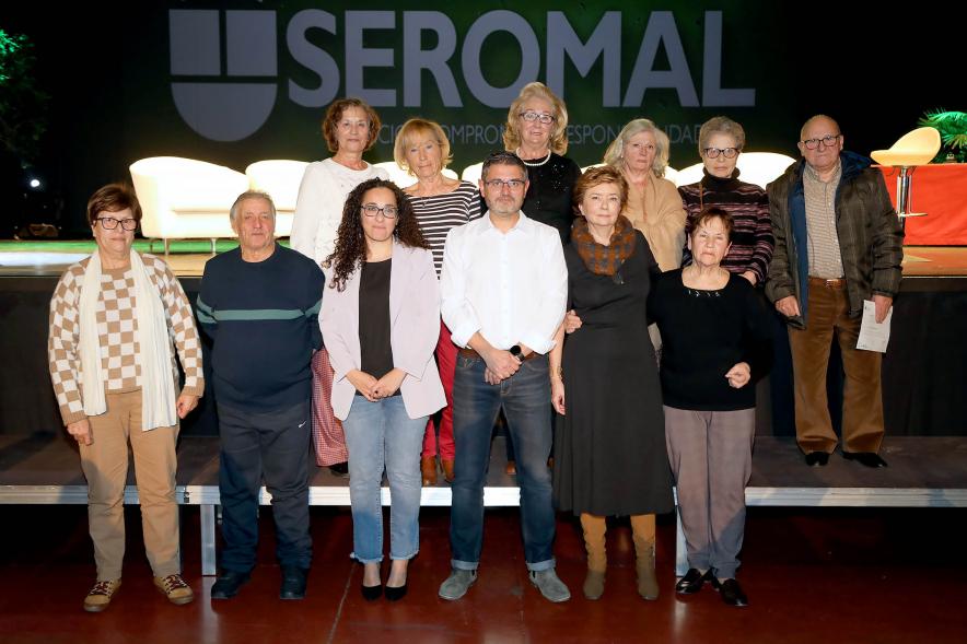 Acto de Jubilación Trabajadores de Seromal 2023 - Posado de los homenajeados con los corporativos municipales.