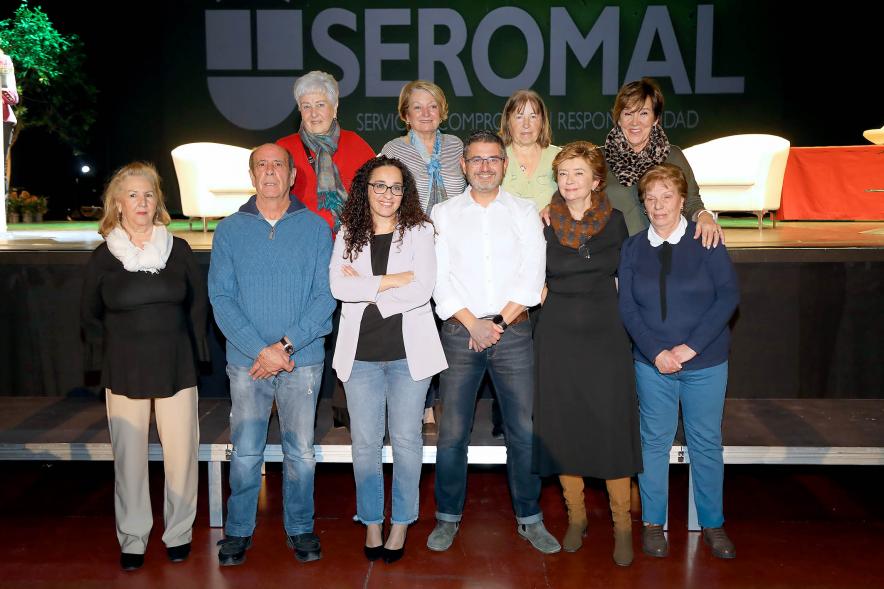 Acto de Jubilación Trabajadores de Seromal 2023 - Posado de los homenajeados con los corporativos municipales.