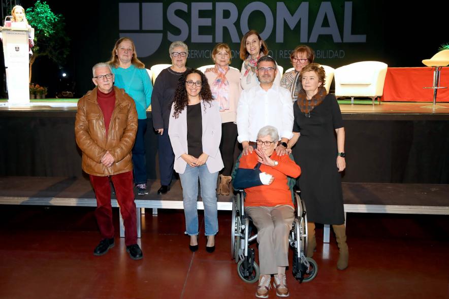 Acto de Jubilación Trabajadores de Seromal 2023 - Posado de los homenajeados con los corporativos municipales.