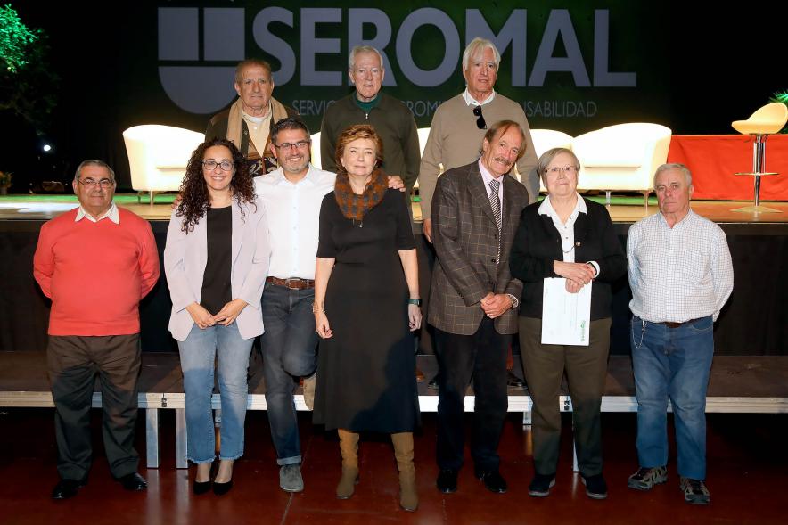 Acto de Jubilación Trabajadores de Seromal 2023 - Posado de los homenajeados con los corporativos municipales.