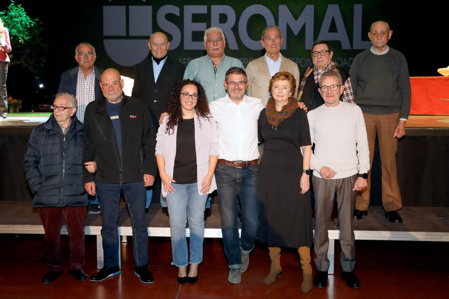 Acto de Jubilación Trabajadores de Seromal 2023 - Posado de los homenajeados con los corporativos municipales.