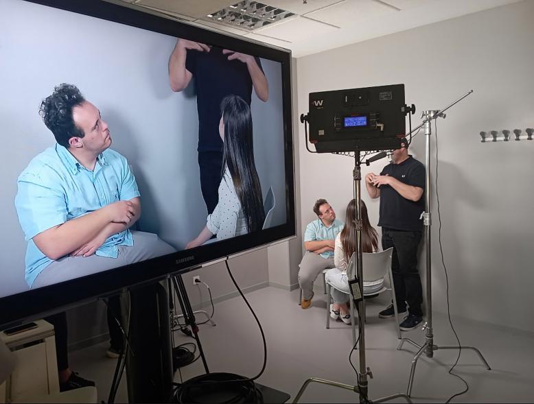 I Jornada de inclusión profesional en las artes escénicas en Alcobendas - Imagen de primer plano de una realización de video.
