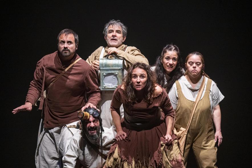 I Jornada de inclusión profesional en las artes escénicas en Alcobendas - Imagen de parte del espectáculo en el escenario del teatro Deconne. 