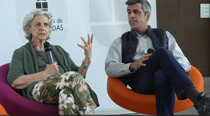 I Jornada de inclusión profesional en las artes escénicas en Alcobendas - Imagen de los componentes de la mesa redonda "Diálogos Madre del artista" Lola Chinchilla y Roberto Chinchilla.