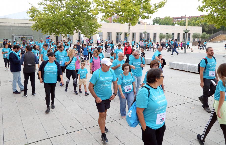 III Caminata por el Autismo - Imagen del  numero grupo de participantes.