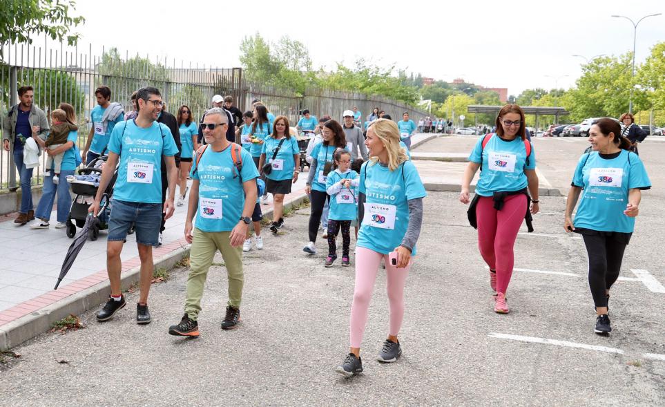 III Caminata por el Autismo  - Imagen de la alcaldesa García junto a los miembros de la Fundación ConecTEA