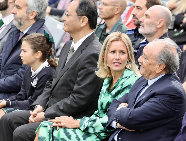Día Internacional de la Paz 2023 - Plano de la alcaldesa Rocío García con José Manuel Rodríguez.