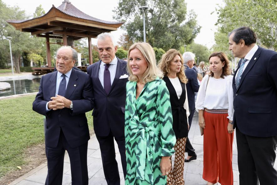 Día Internacional de la Paz 2023-  Rocío García,   alcaldesa, junto a los representantes oficiales  asistentes.
