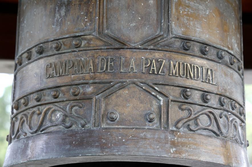 Día Internacional de la Paz 2023 - Primer plano de la Campana de la Paz Mundial.