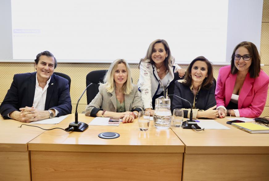  Asamblea del Distrito Norte - Posado de la alcaldesa con los miembros de su grupo municipal.
