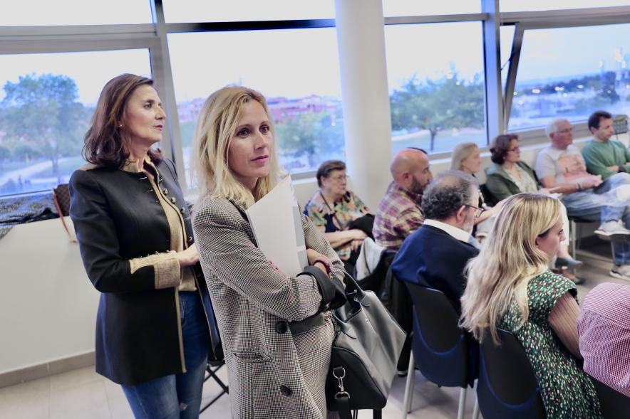  Asamblea del Distrito Norte - Imagen de la alcaldesa Rocío Alcántara  y la concejal Mar Rodríguez en la asamblea.                 