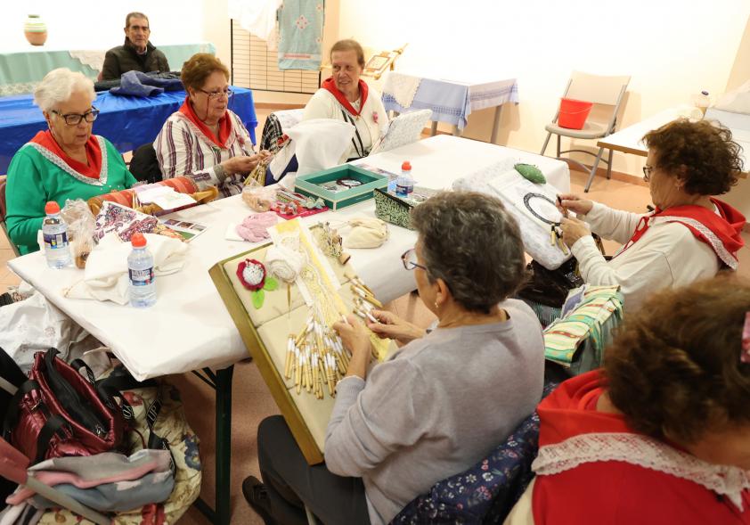 XIX Encuentro de bordadoras y encajeras 02