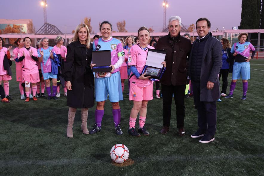 Partido de fútbol entre las veteranas del Alcobendas CF y las del RCD Espanyol 11