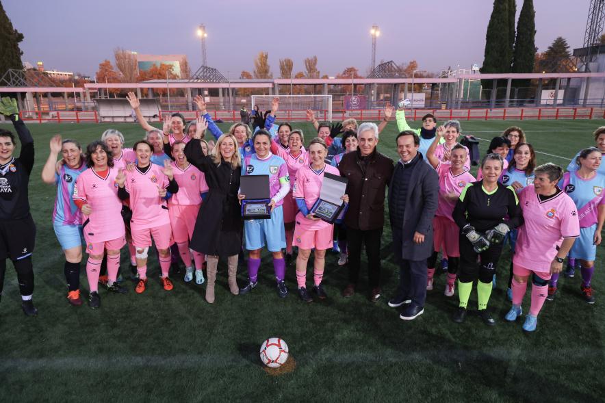 Partido de fútbol entre las veteranas del Alcobendas CF y las del RCD Espanyol 12