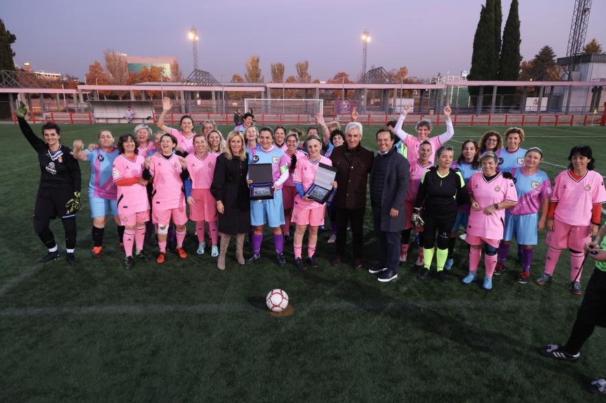 Partido de fútbol entre las veteranas del Alcobendas CF y las del RCD Espanyol 13