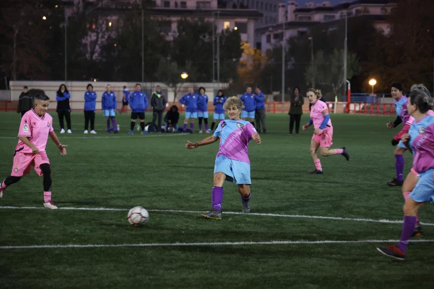 Partido de fútbol entre las veteranas del Alcobendas CF y las del RCD Espanyol 18