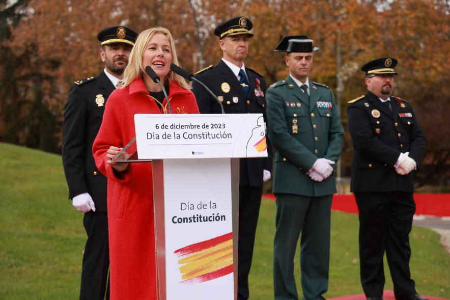 Día de la Constitución Española 2023 - Imagen de la alcaldesa Rocío García Alcántara leyendo un discurso por el día de la constitución.