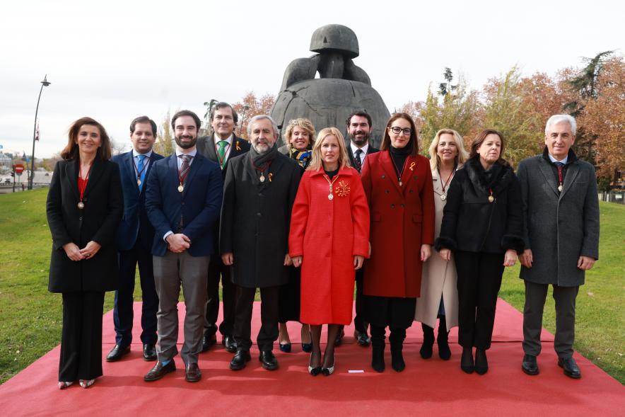 Día de la Constitución Española 2023 - Imagen de foto del equipo de gobierno municipal junto a la Menina.
