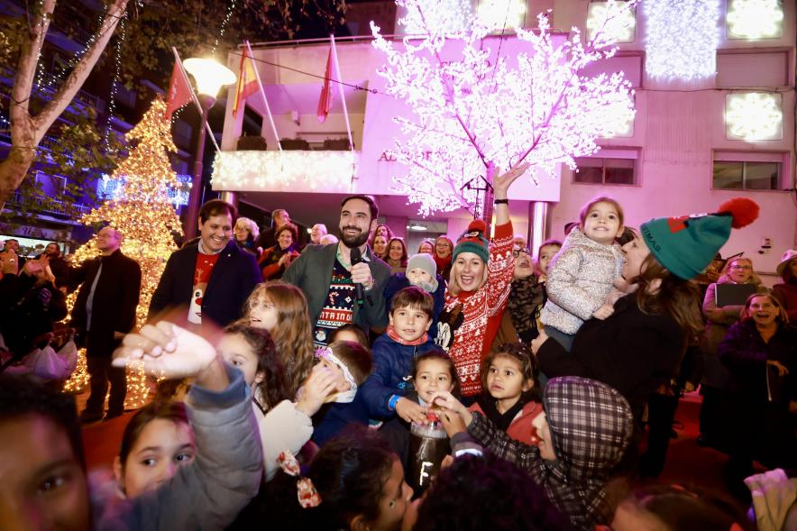 Encendido de las luces de Navidad,alcaldesa y concejales entre los asistentes