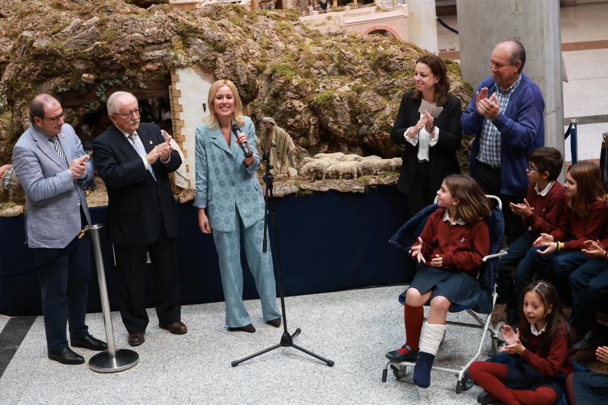 Inauguración del Gran Belén Municipal, alcaldesa hablando