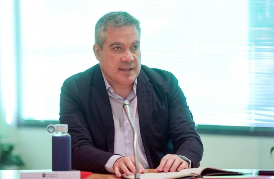 Pleno Extraordinario Presupuestos 2024, concejal de la oposición hablando