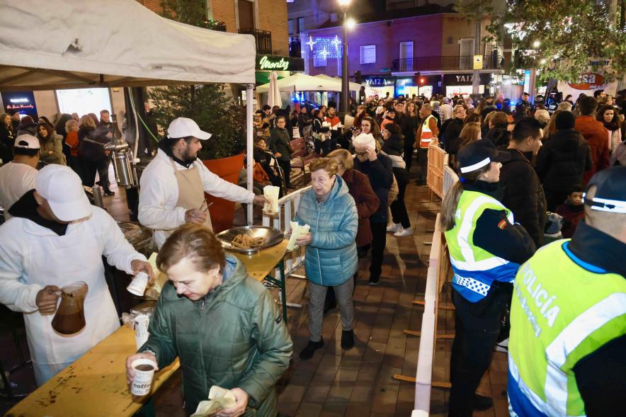 Encendido de las luces de Navidad, reparto de churros