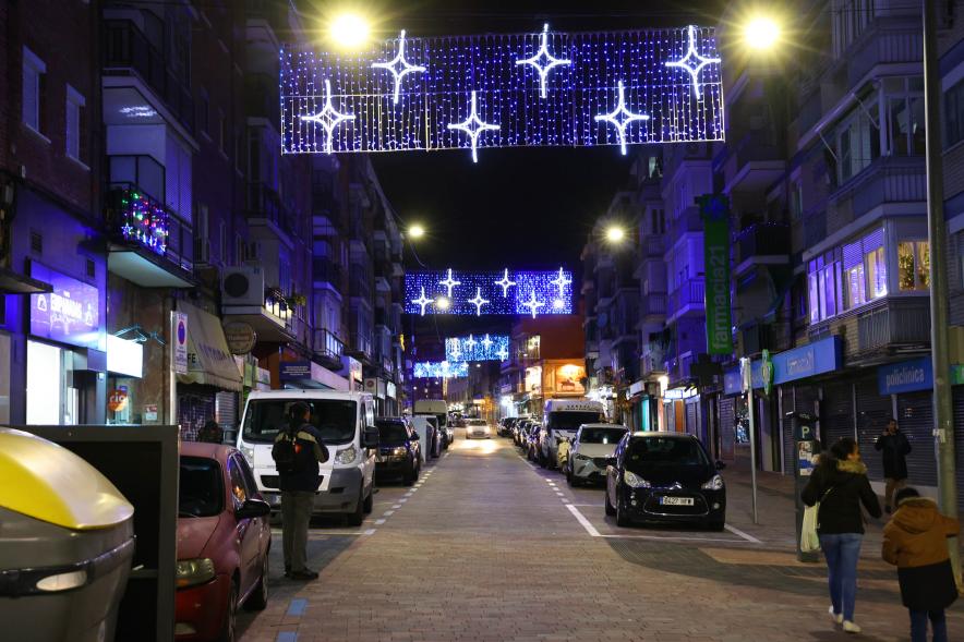 Encendido de las luces de Navidad, calle con luces navideñas