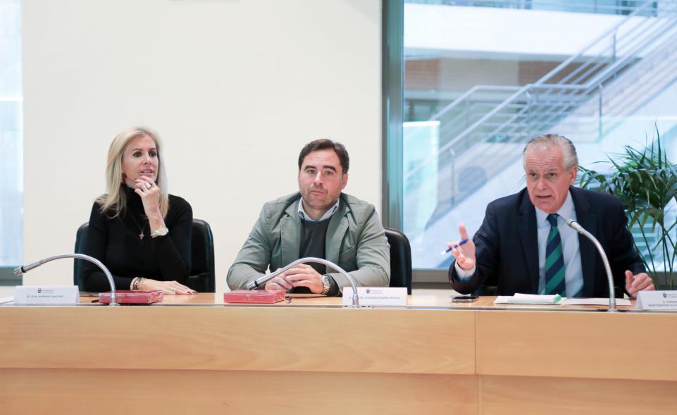 Pleno Extraordinario Presupuestos 2024, concejales de la oposición hablando
