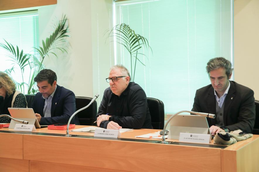 Pleno Extraordinario Presupuestos 2024, concejales de la oposición hablando