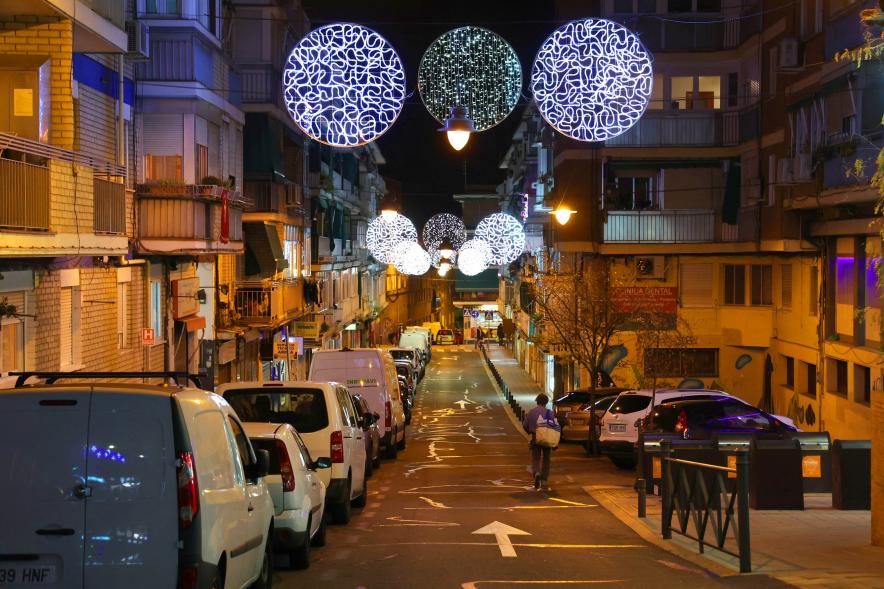 Encendido de las luces de Navidad, calle con luces navideñas