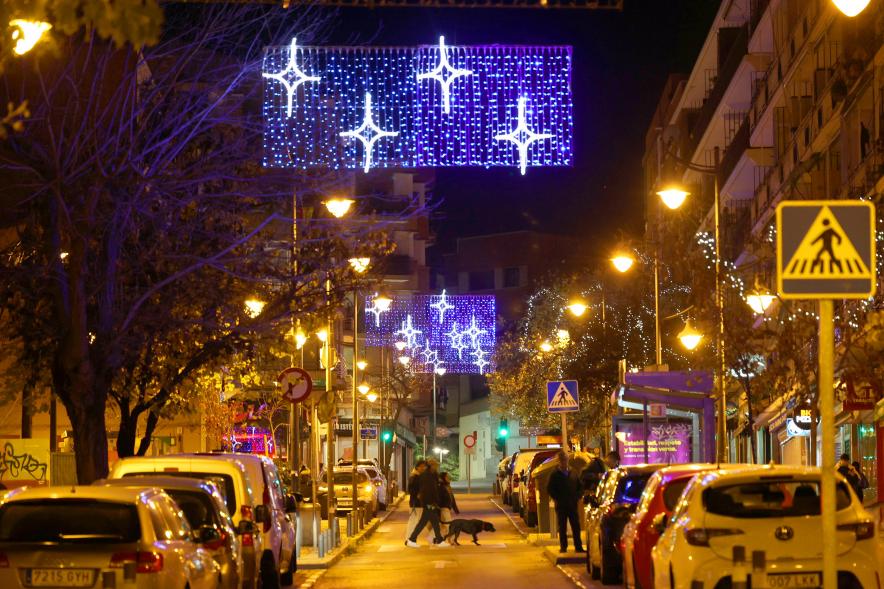 Encendido de las luces de Navidad, calle con luces navideñas