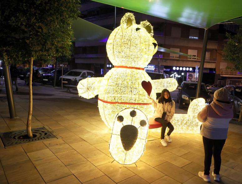 Encendido de las luces de Navidad, oso iluminado