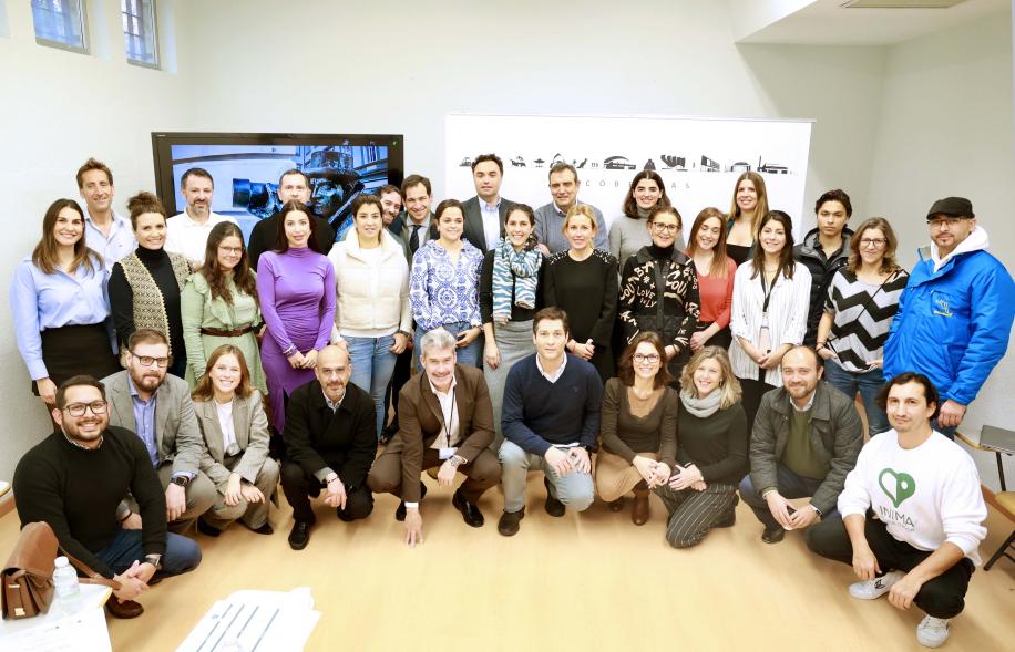 Entrega de reconocimientos del "Programa Mentoring Empresarial 2023", foto grupal de todos los empresarios