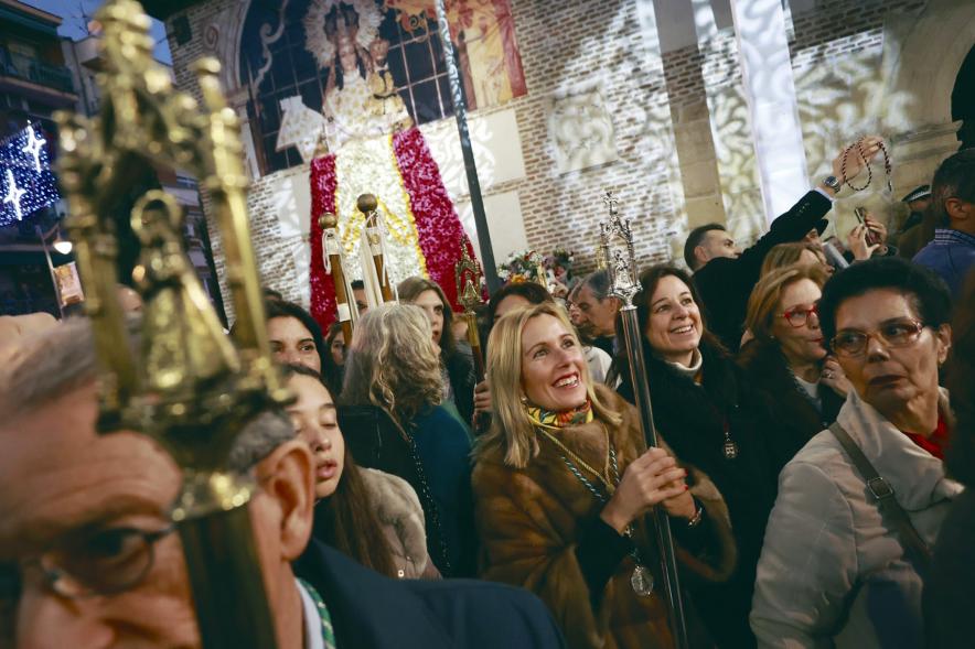 Procesión de la Virgen de la Paz 2024, alcaldesa en la procesión