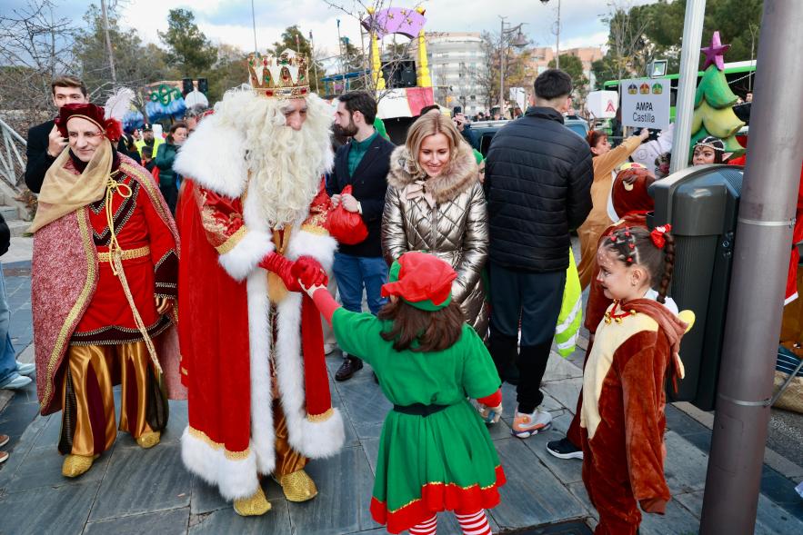 Cabalgata de los Reyes Magos 2024, rey Melchor con la alcaldesa
