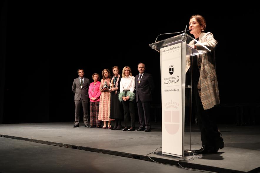 Entrega del XXXI Premio de la Paz a los Valores Humanos 2024, presidenta de la hermandad virgen de la paz