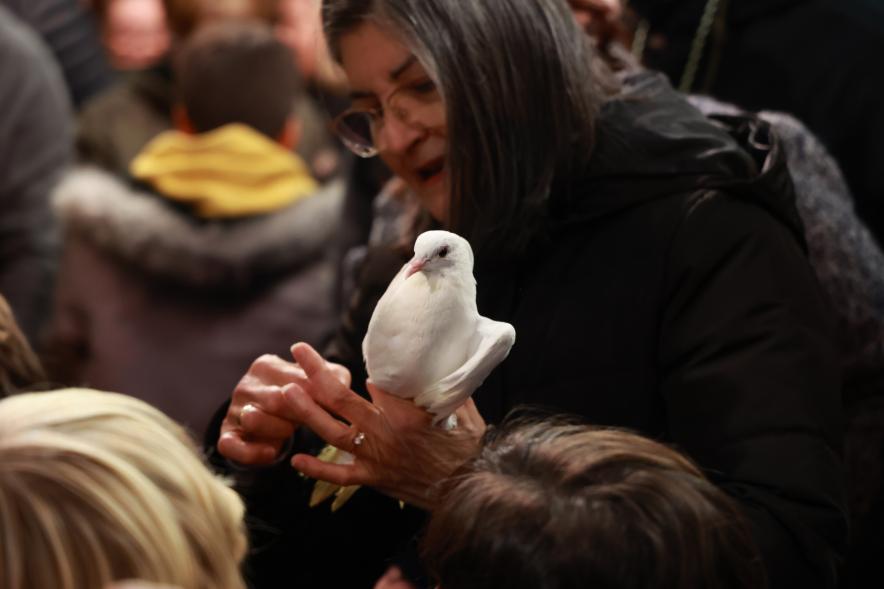 Procesión de la Virgen de la Paz 2024, suelta de palomas