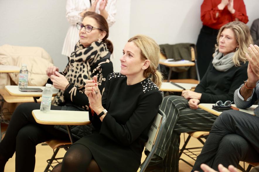 Entrega de reconocimientos del "Programa Mentoring Empresarial 2023", alcaldesa y concejala de empleo y comercio