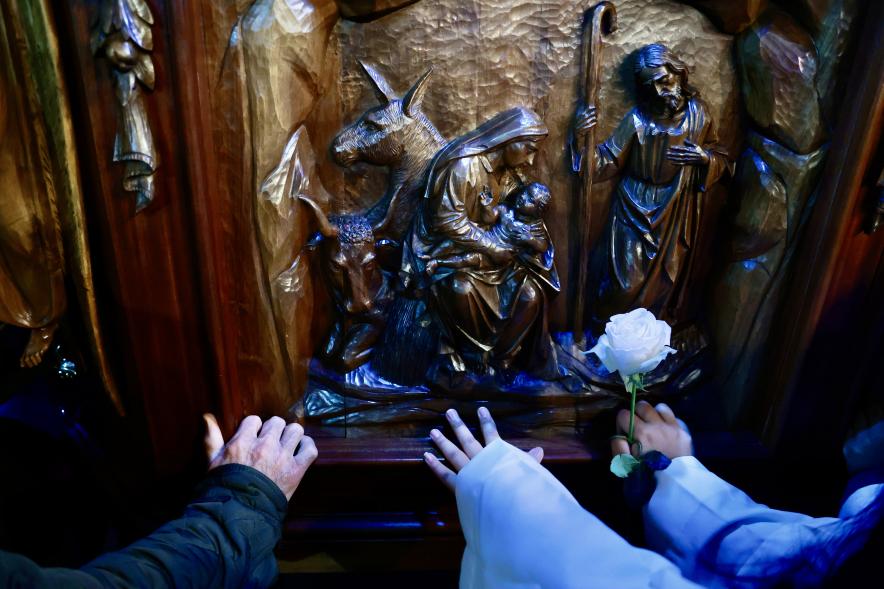 Procesión de la Virgen de la Paz 2024, relieve de la virgen